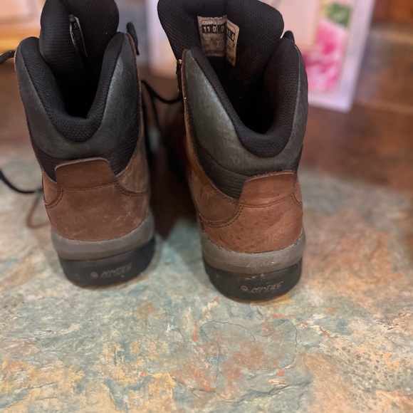 Hi Tec women’s boots size 11 brown - Picture 4 of 7